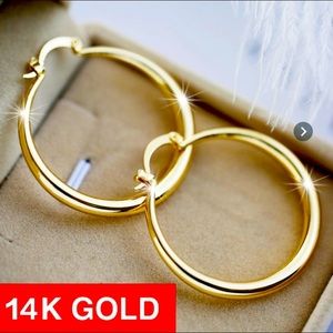 Brand NEW 14k yellow GOLD  (plated) classic shiny polished round earrings.